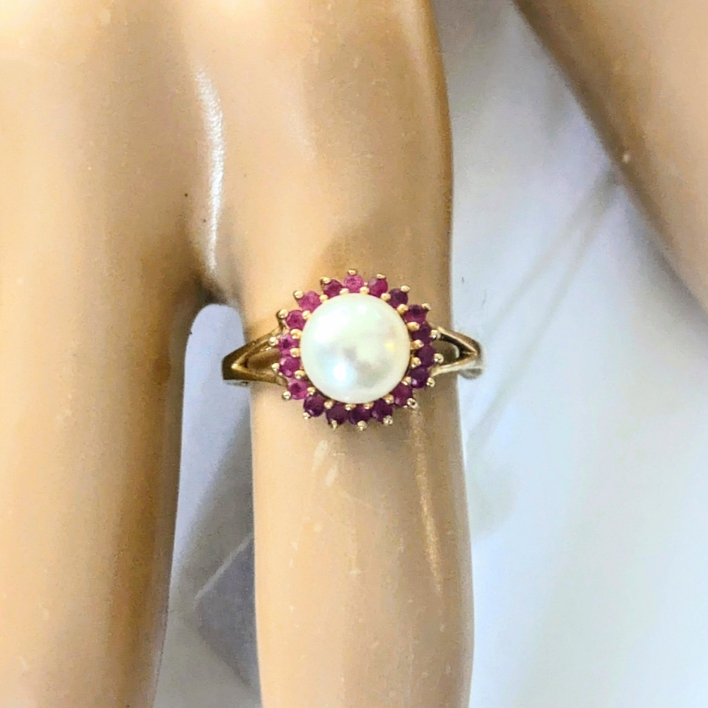BEAUTIFUL  RUBY  & PEARL RING - HALO STYLE IN 10K YELLOW GOLD -  SZ. 6.75
